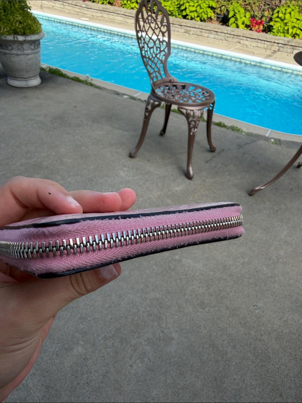 Gucci Dusty Pink Embossed Zip-Around Wallet - Picture 4 of 4